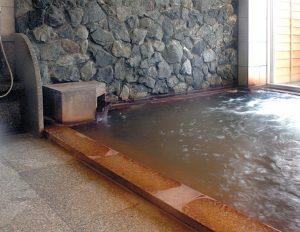 吾北むささび温泉・・・歩行浴やトレーニングルーム、サウナも完備した、四国内では珍しい茜色の含鉄泉