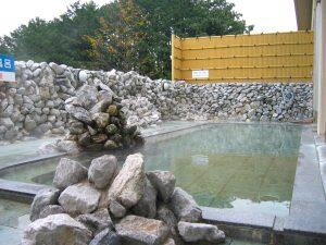 かんぽの宿伊野・・・泡風呂、露天風呂、寝湯、打たせ湯など多彩なお風呂を楽しめる源泉かけ流し・自家源泉