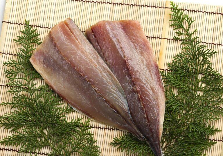 塩干では、大きいサイズのアジ片身を使った、食べ応えバツグンのあじ塩干が人気