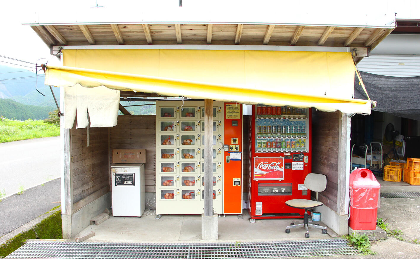 新鮮卵の自働販売機を発見!!