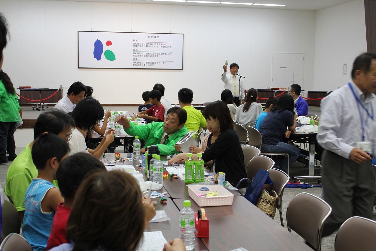 子ども金融・科学教室 ホバークラフト作り