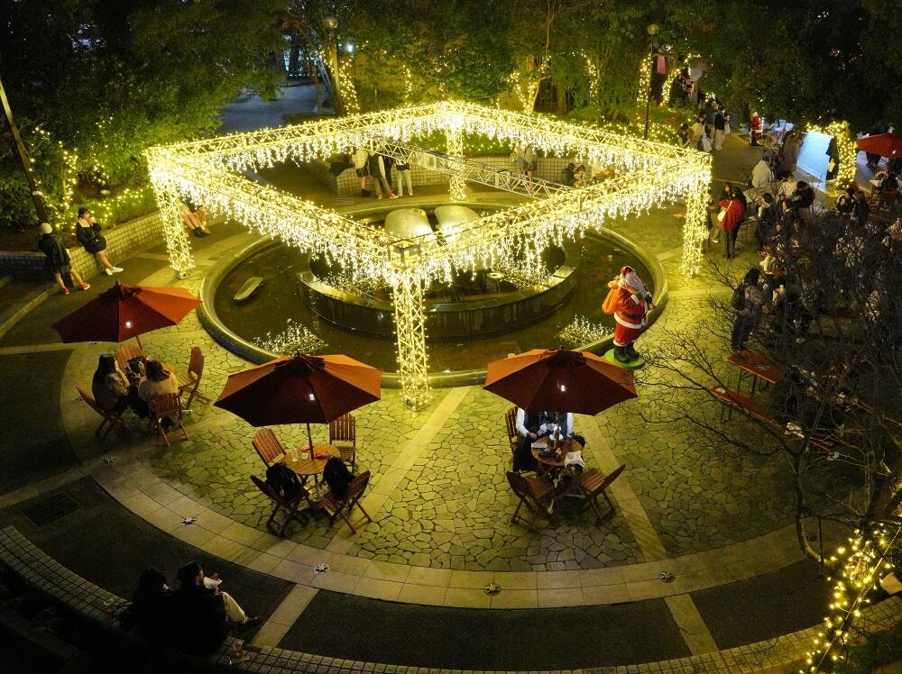 噴水周りのイルミネーション