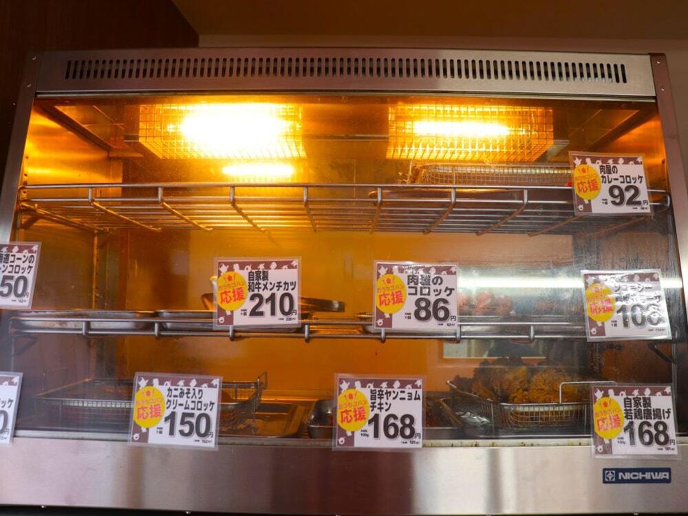 小川精肉店で提供されている商品のショーケースの写真/小川精肉店