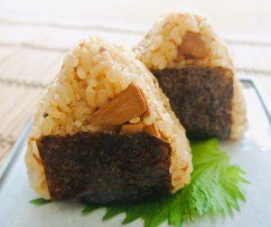 あったかいご飯にまぜるだけで土佐の漁師飯が味わえる