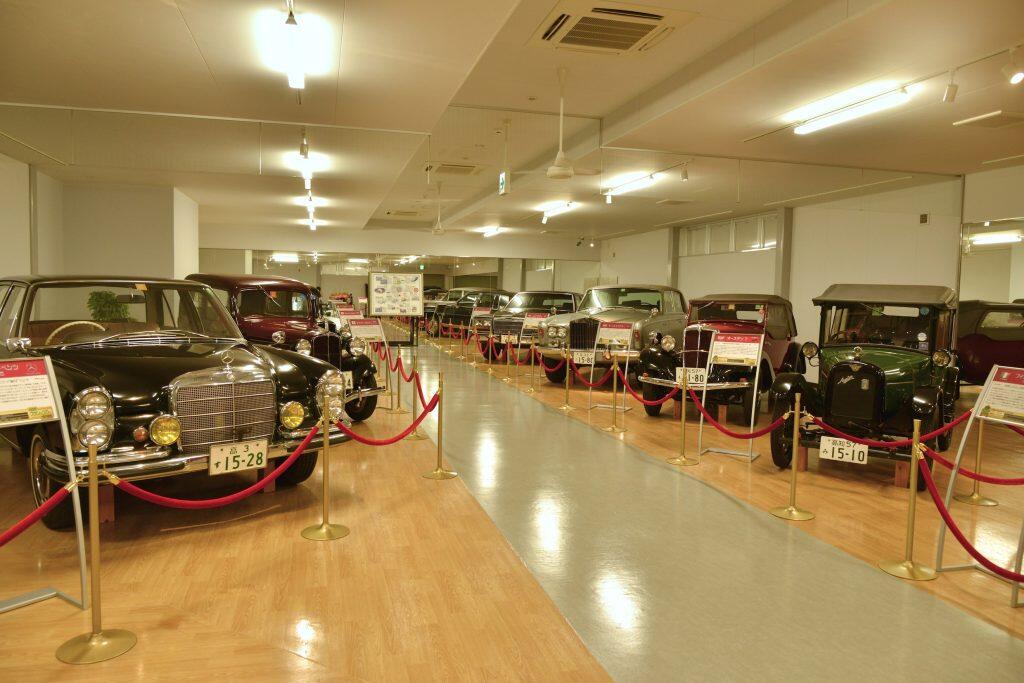 「世界クラシックカー博物館」には、なんと100年前のクラシックカーがズラリ!
