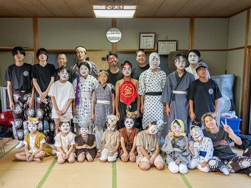 「赤野獅子舞保存会」の集合写真①