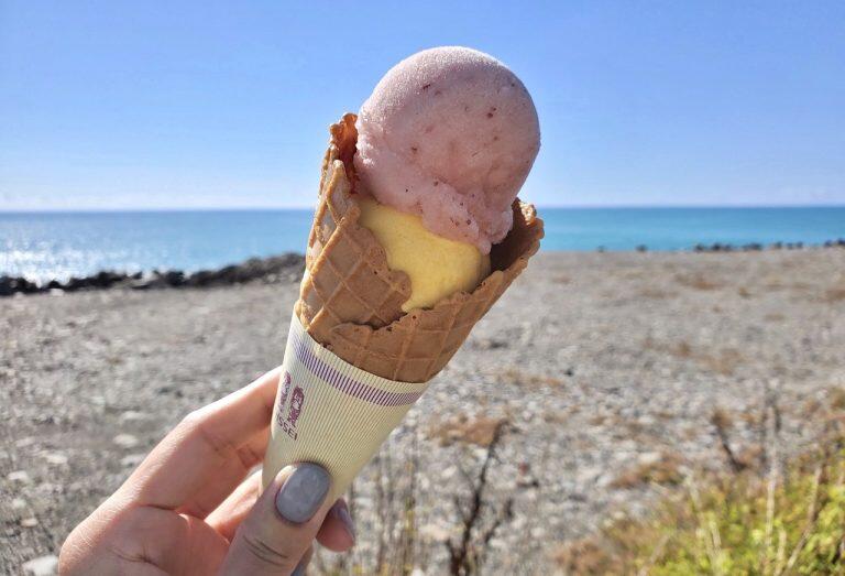 商品は店頭やホームページから購入できます