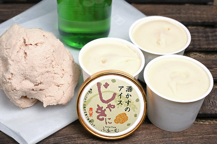 安芸市にある酒蔵「有光酒造場」の純米吟醸・安芸虎の酒粕を使った風味豊かな『酒かすのアイス』