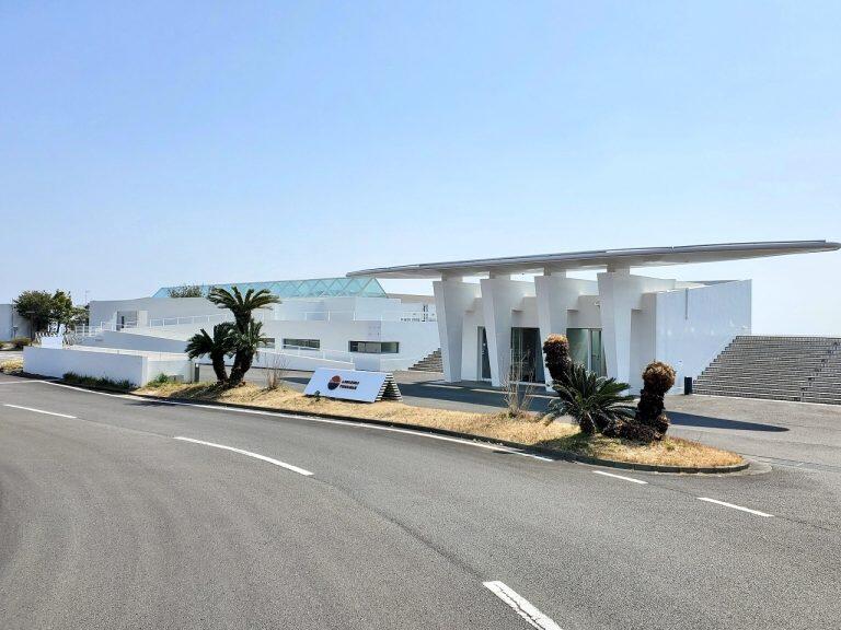 雄大な太平洋や大自然に囲まれたこの地で、長年多くの観光客に愛されてきたホテル「足摺テルメ」