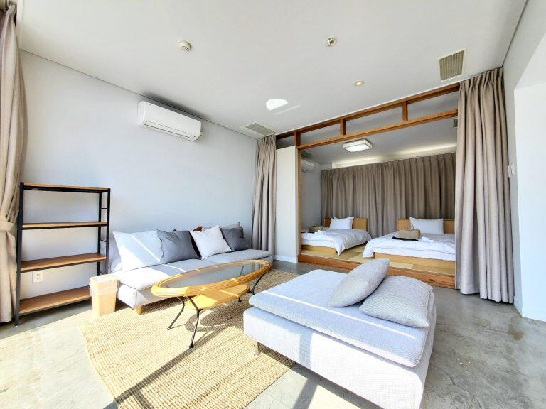 あえて時計やテレビは設置されていないので、景色を眺めながら流れる時間がゆったり感じられることでしょう