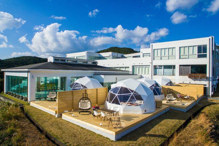 新たな目玉として4棟のドーム型グランピング施設を新設