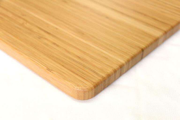 竹材の漂白などは一切行わず化学薬品も不使用、接着剤には人体と環境に優しい、JIS製品最上位規格のものを使用しています