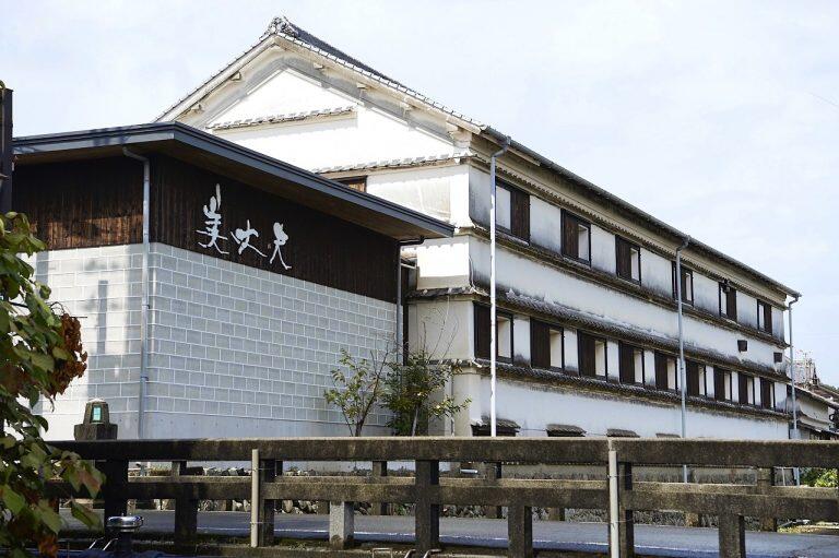 旨さの秘訣は水にあり！「濵川商店」自慢の地酒『美丈夫』