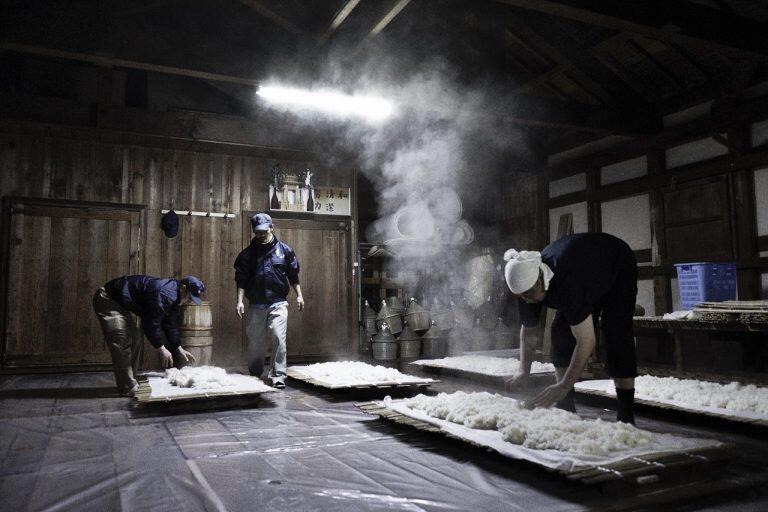 『美丈夫』は独自の工夫により、この仕込み水でゆっくり低温発酵し、雑味のないスッキリした口当たりと、フルーティーな味わいを実現