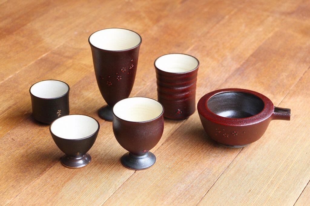 重厚で気品あふれる土佐古代塗の漆器は非常に堅牢で長く愛用でき、使い込むほど趣を感じさせてくれます