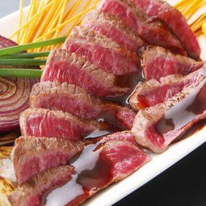 「喰多朗」では、土佐を代表する郷土料理をはじめ、海・山・川の恵みを活かした多彩なお料理をご用意しています