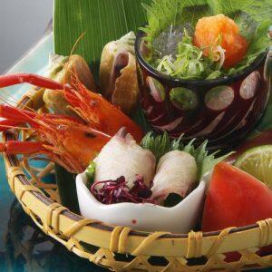 「喰多朗」では、土佐を代表する郷土料理をはじめ、海・山・川の恵みを活かした多彩なお料理をご用意しています