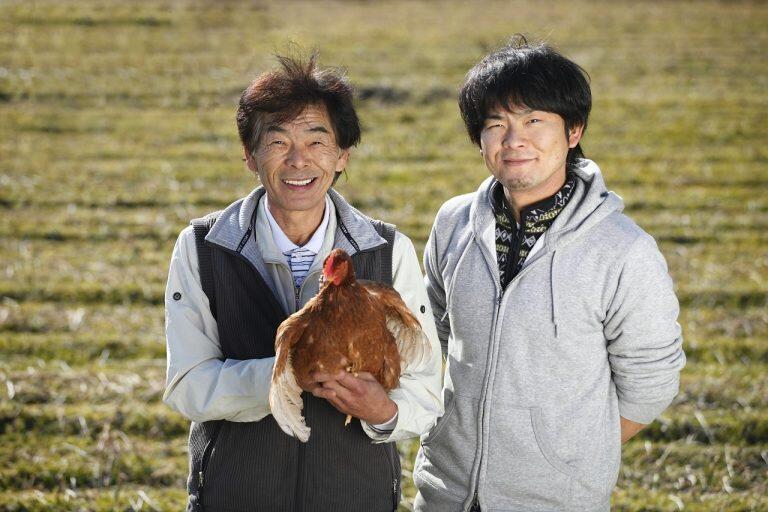 飼料の開発(国際特許取得)は、食の安全や健康にも関心の高いスウェーデンの取り組みに学び、高知県産の茶葉や遺伝子非組み換えのトウモロコシなど、植物性の原料のみを使用した配合に試行錯誤したそうです