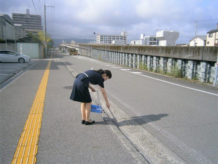 しんどい朝もあると思うけんど、葛島支店の支店長はじめ行員さんたちは地域貢献の一環として頑張りゆうがです!