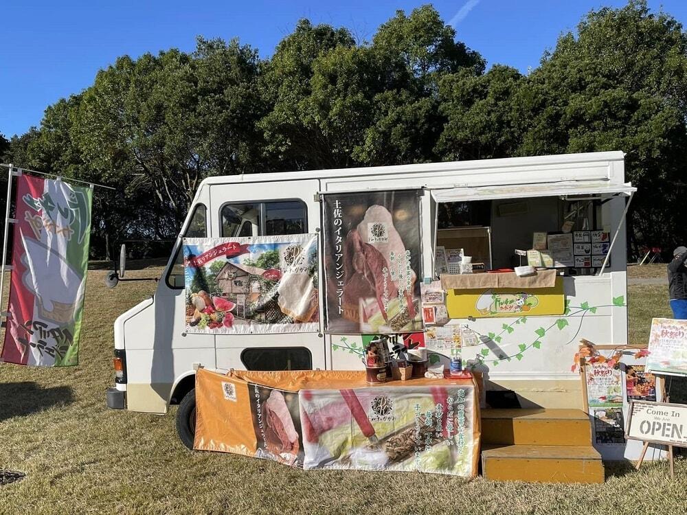 移動販売車/ジェラート店「ドルチェかがみ」