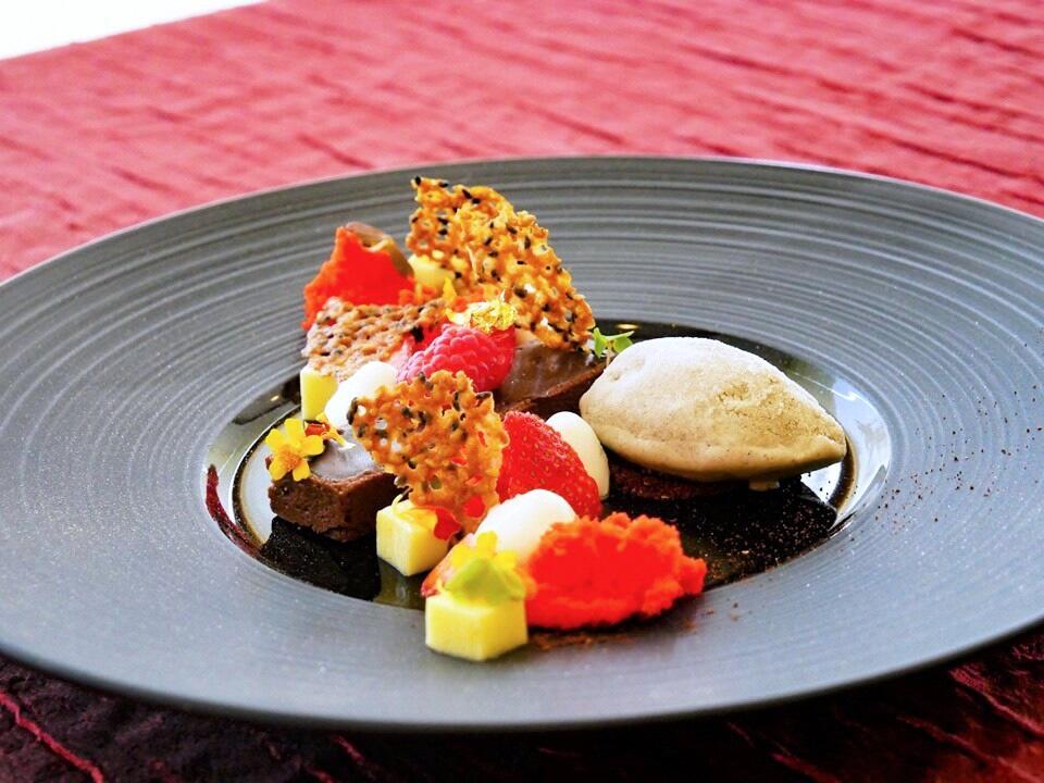 お茶や青のり、酒かすなど、バラエティー豊かなアイスがズラリ