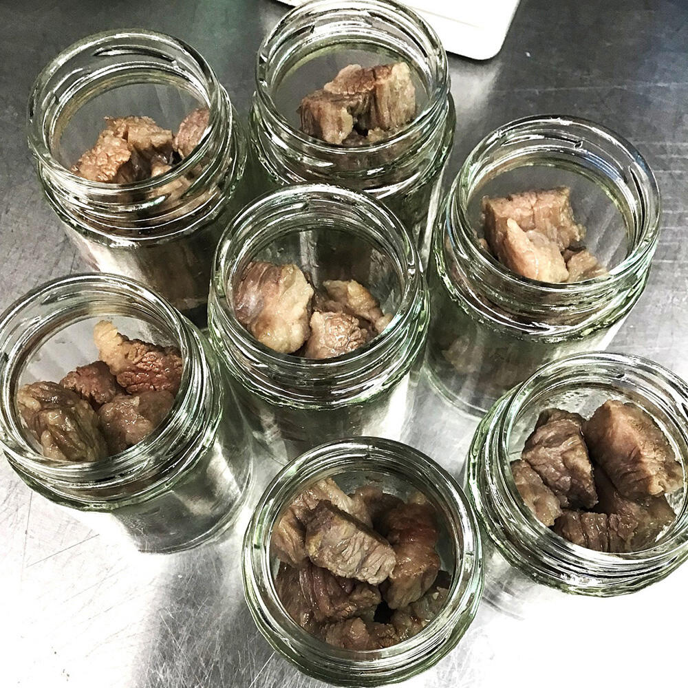 「土佐あかうし」をゴロっと贅沢に使用