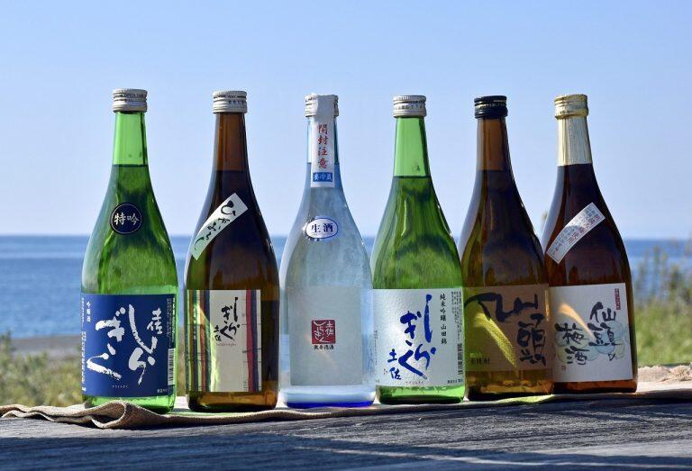 土佐酒らしい爽快な飲み口のものをはじめ、四季を感じるフルーティーな味わいのものなど様々な日本酒シリーズを展開