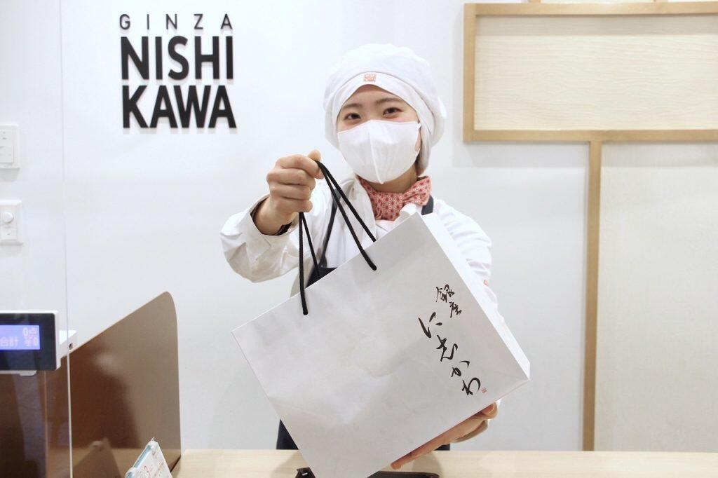 その日の気温や湿度などによって、水分量や焼き時間などを細かく調節しながら店内で毎日手作り