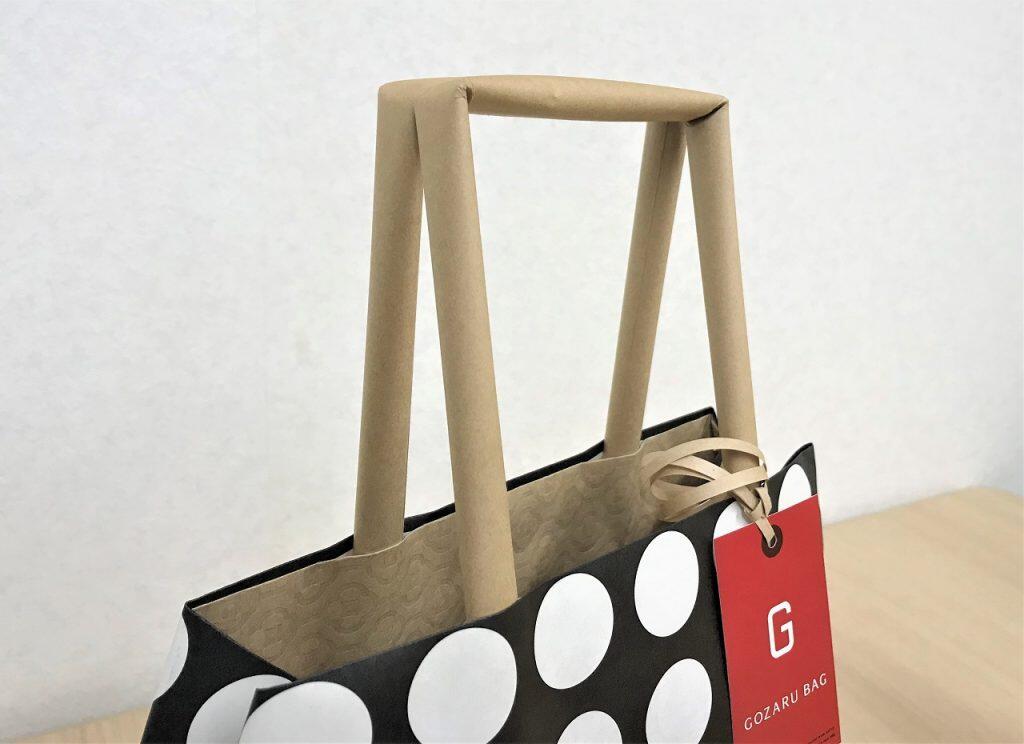 独特な形の持ち手部分は、花魁のかんざしを連想させる1本の細い紙管を使ったクリームオリジナル