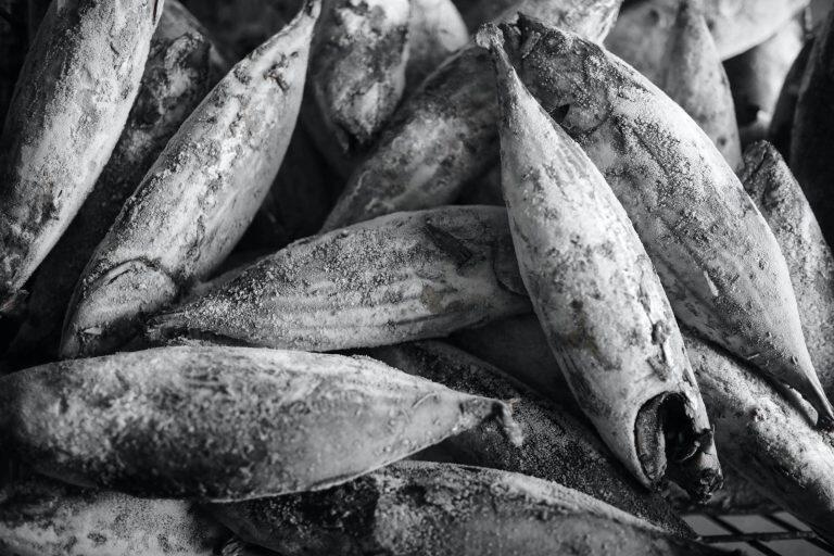 全国各地から、その時期に脂乗りの良い上質な鰹を厳選して使用