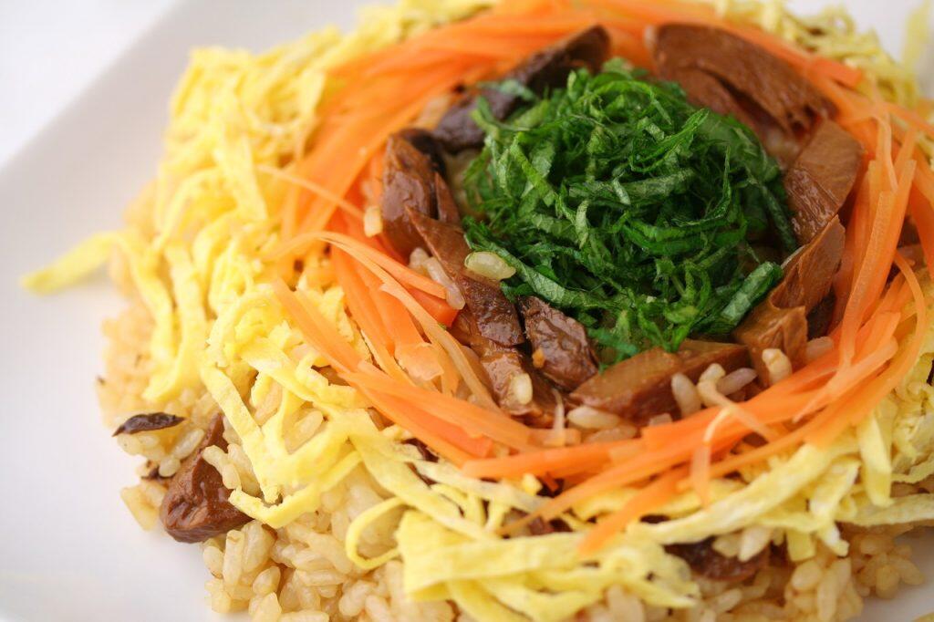 「浜吉ヤ」は、その製法を連綿と受け継ぎ、約150年もの長きに渡り伝統を守りながら、土佐の気候や風土に合わせた独自の手法を加え、品質の向上や新しい商品開発に取り組んできました。