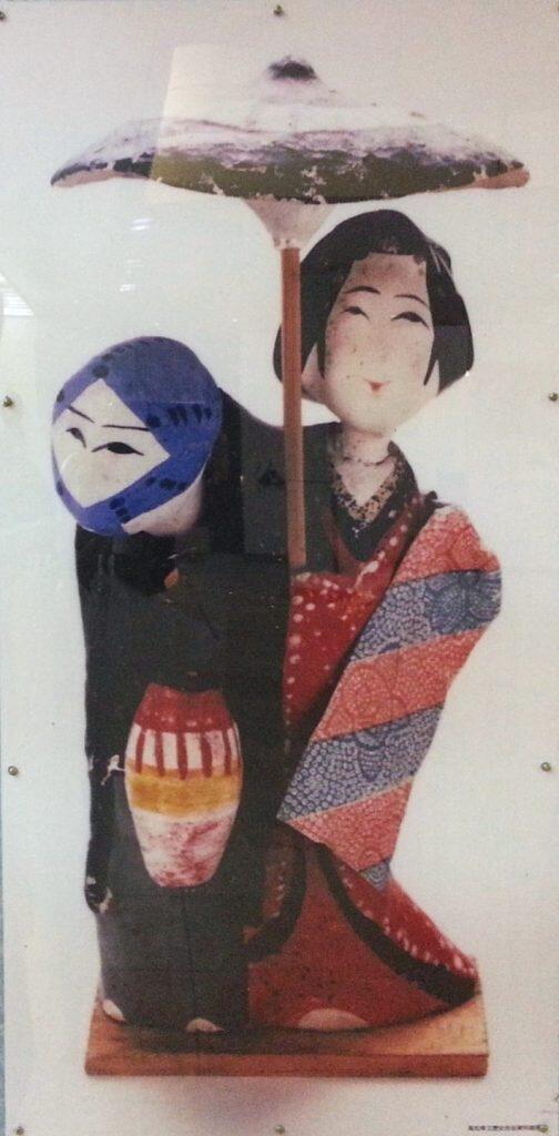 はりまや橋のたもとの小間物屋で、お馬のためにかんざしを買います