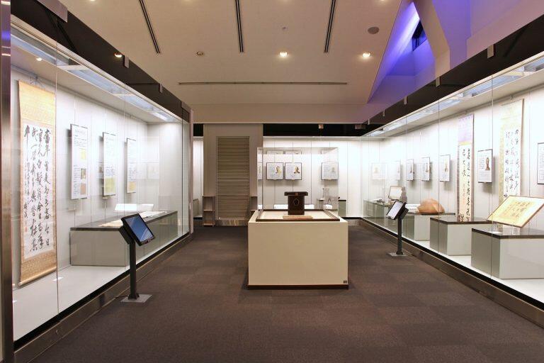 宿毛市にゆかりのある人物の資料を展示している「人物展示室」