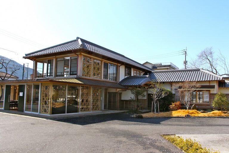 林有造が明治22年(1889年)に建てた邸宅を改修した「宿毛まちのえき 林邸」