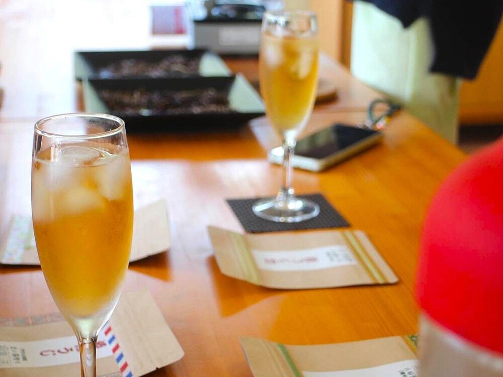 ほうじ茶試飲の様子/㈱霧山茶園