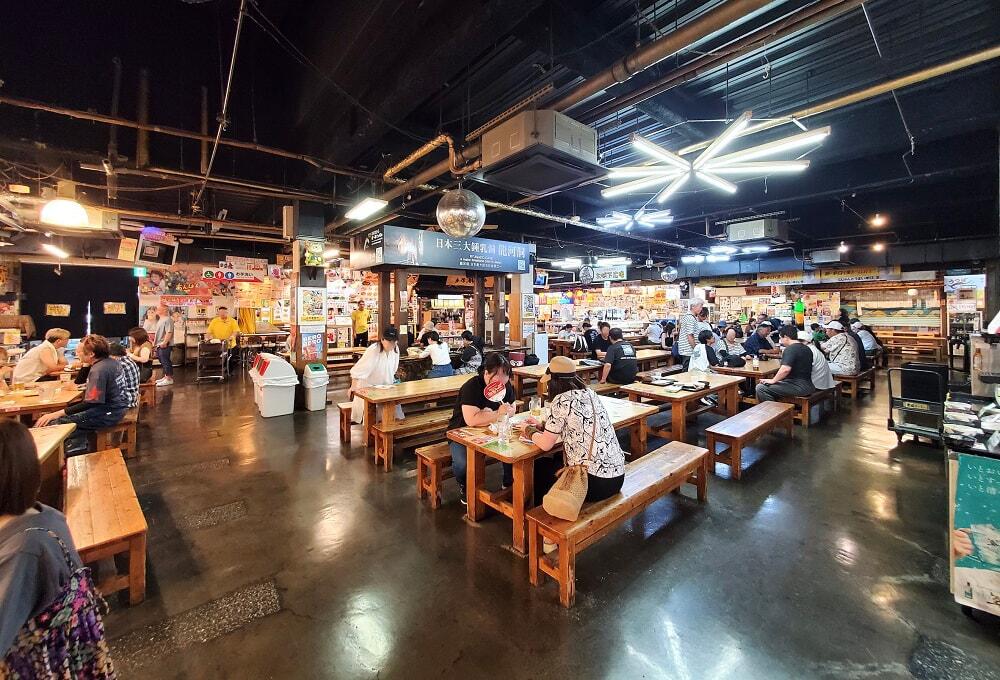 ひろめ市場/店舗内観②/テーブル席