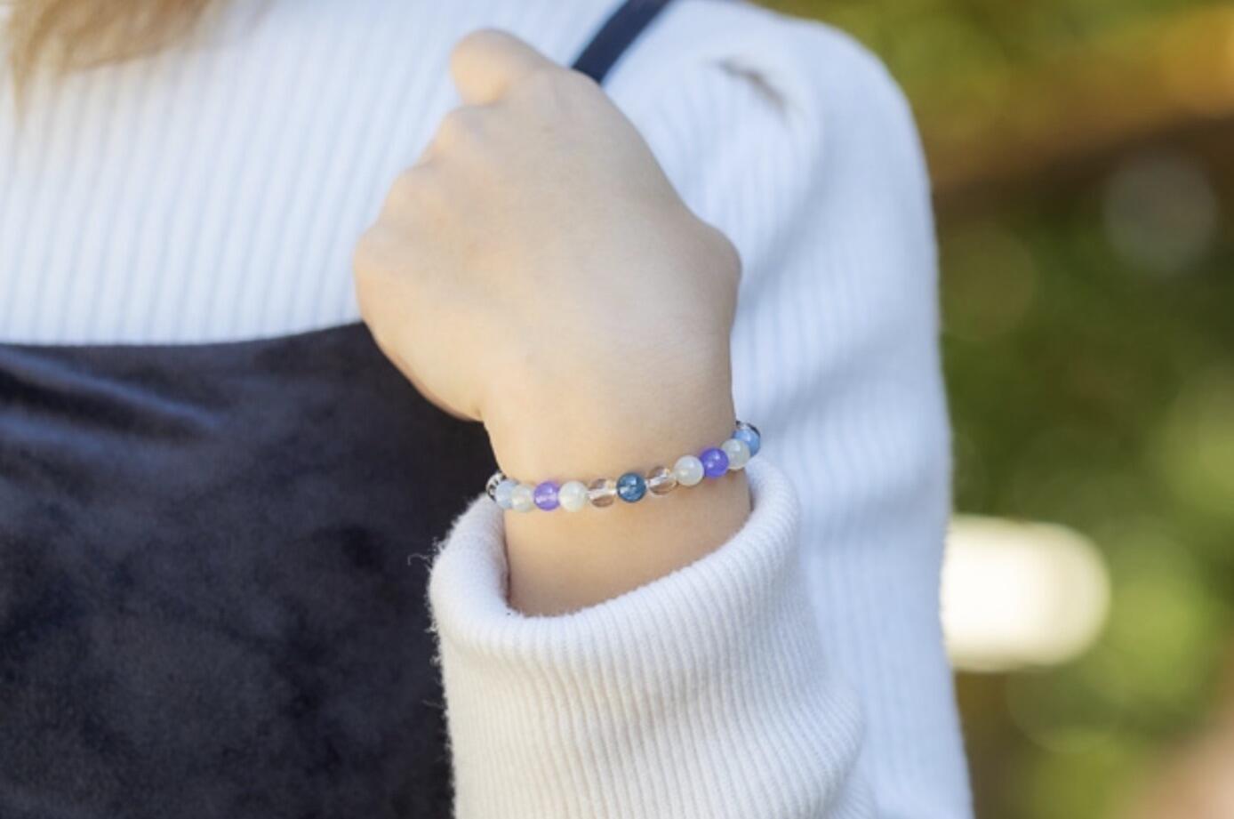 パワーストーンブレスレット装着例