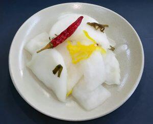 毎年12月頃から販売となる「酢かぶ」や「ゆず甘酢かぶ」は、「石元食品」の人気商品