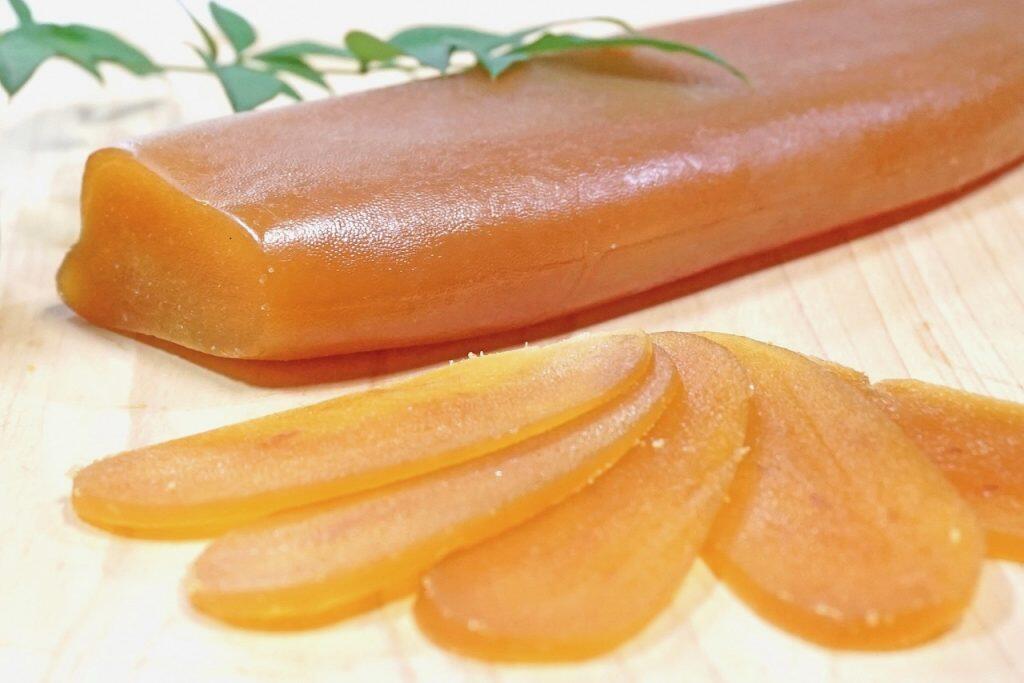 薄くスライスしてそのままいただいたり、軽く炙って香ばしさを楽しんだり