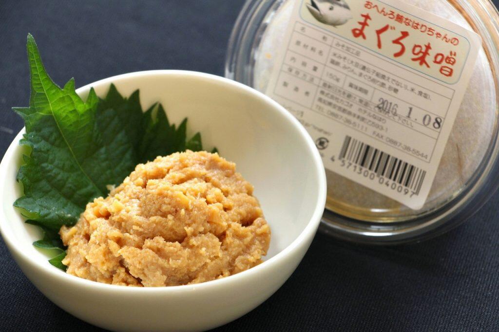 米味噌にまぐろ節と卵を練りこんだ、まろやかな旨みの「天然鮪のまぐろ味噌」