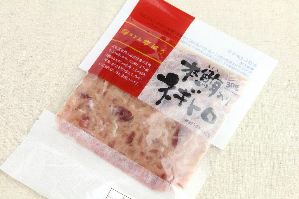 メバチマグロやキハダマグロに、本マグロを30gも加えた贅沢な「本鮪入りネギトロ