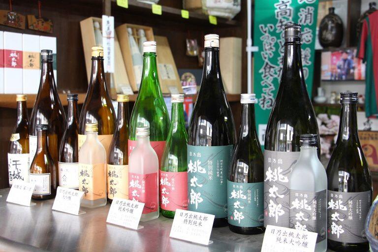 高知県産の酒造好適米・風鳴子を使用した「霧の里」や、仁井田米でつくった純米酒なども販売