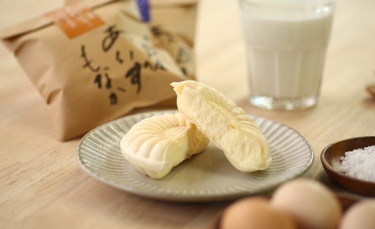 イスクリームを、無着色のもなか皮で包んだ「日々のあいすもなか」