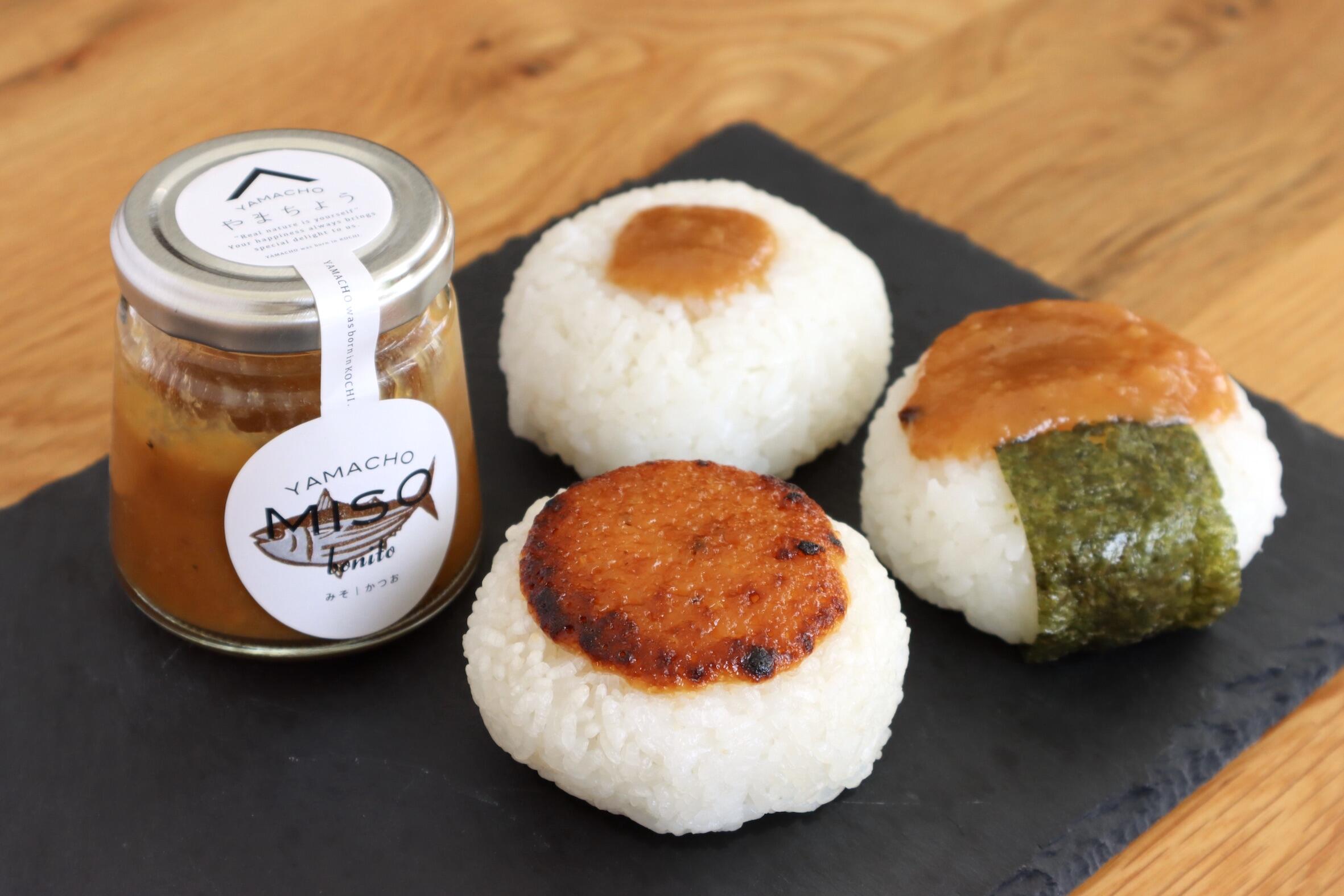 おかず味噌を塗って焼きおにぎりも