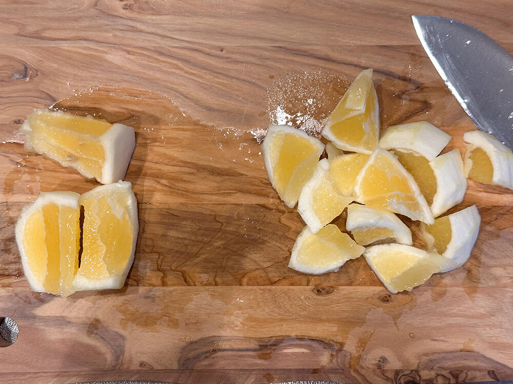 小夏果汁用と盛付用に分ける