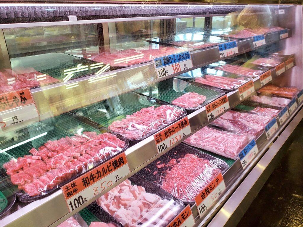 量り売りで気軽に購入でき、肉の種類や部位に合った美味しい食べ方を教えてもらえるのも精肉店ならではの魅力