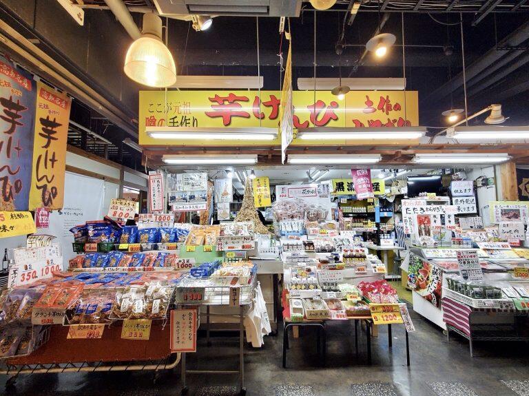 「黒潮物産」は、このひろめ市場内にお店を構え、芋けんぴの製造から販売までを行っています