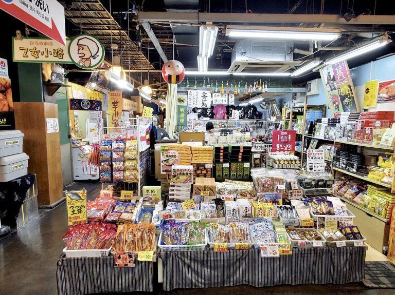 「黒潮物産」では、小袋に入った芋けんぴも販売している