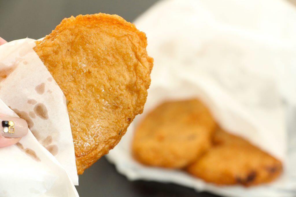 プリプリもちもちの天ぷらはビールとも合うので、食べ歩きにもうってつけです