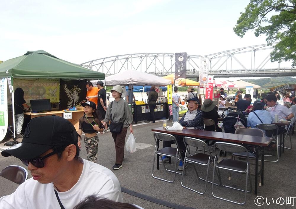 仁淀川ふるさと市の様子